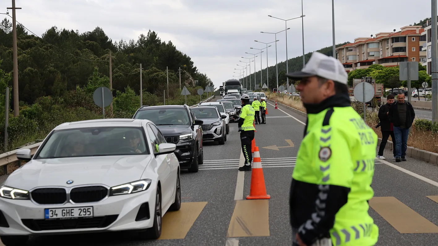 Muğla, bayrama kitlendi! Oteller doldu, yollarda uzun kuyruklar oluştu